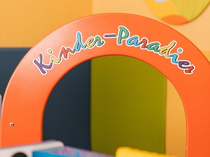 Gudrun in Gossensass: hotel with heart Colorful arch with Kinder-Paradies sign in a playroom